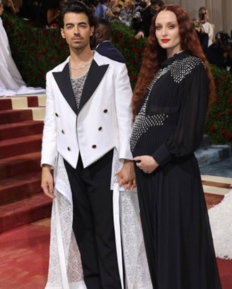 Sophie Turner desfila en la MET Gala embarazada - Créditos: Instagram