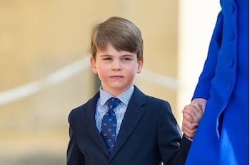 Príncipe Louis debuta en fiesta religiosa con decidida actitud real durante Pascua de Semana Santa