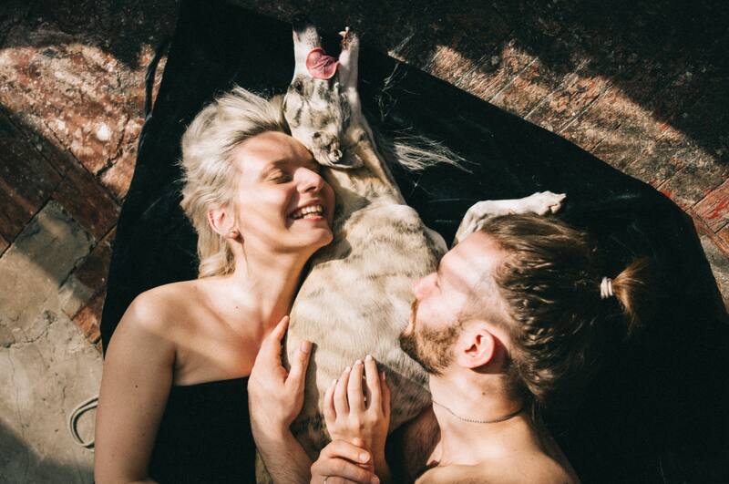 El sentido del humor es una forma rápida de conectar.