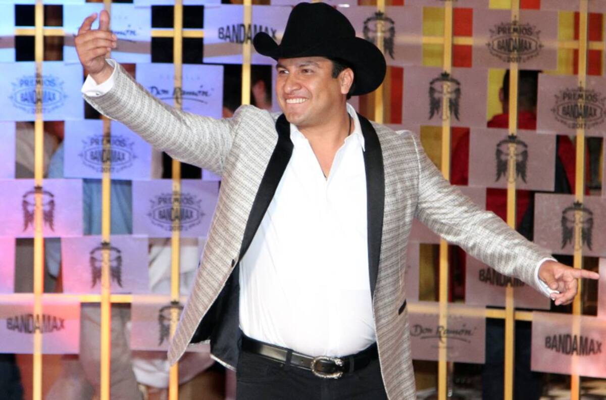 Roban el trailer de Julión Álvarez en Querétaro y conductor resulta lesionado