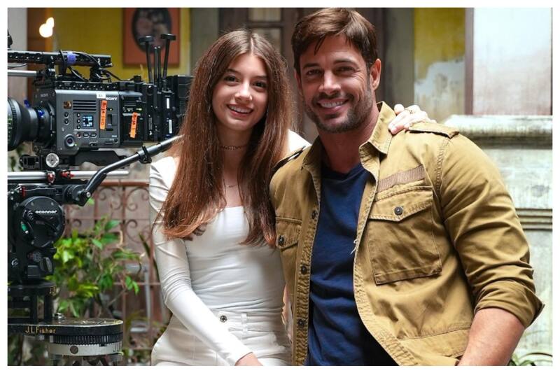 William Levy su hija menor Kailey. El actor aprovechó la visita de ella para responderle los mensajes a Elizabeth Gutiérrez.