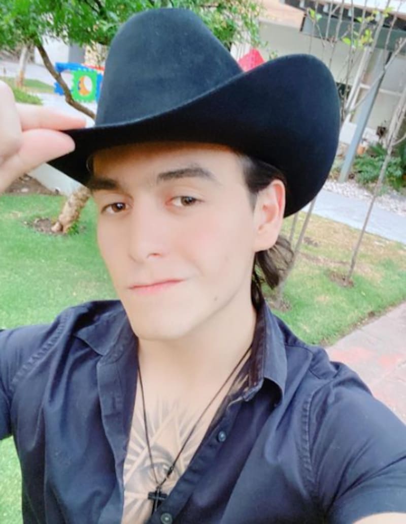 Julián Gigueroa ofrece disculpas a su esposa por besar a fan - Créditos: Instagram