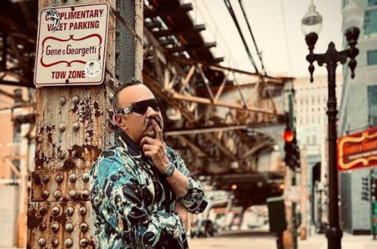Pepe Aguilar se molesta y tacha de irresponsables a las personas que salen enfermas a la calle