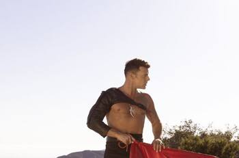 Ricky Martin se manifiesta sobre el escándalo de abuso que enfrenta con poderosas imágenes