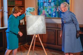 Reina Margarita II vence el covid-19 y acude a Noruega para recibir importante premio