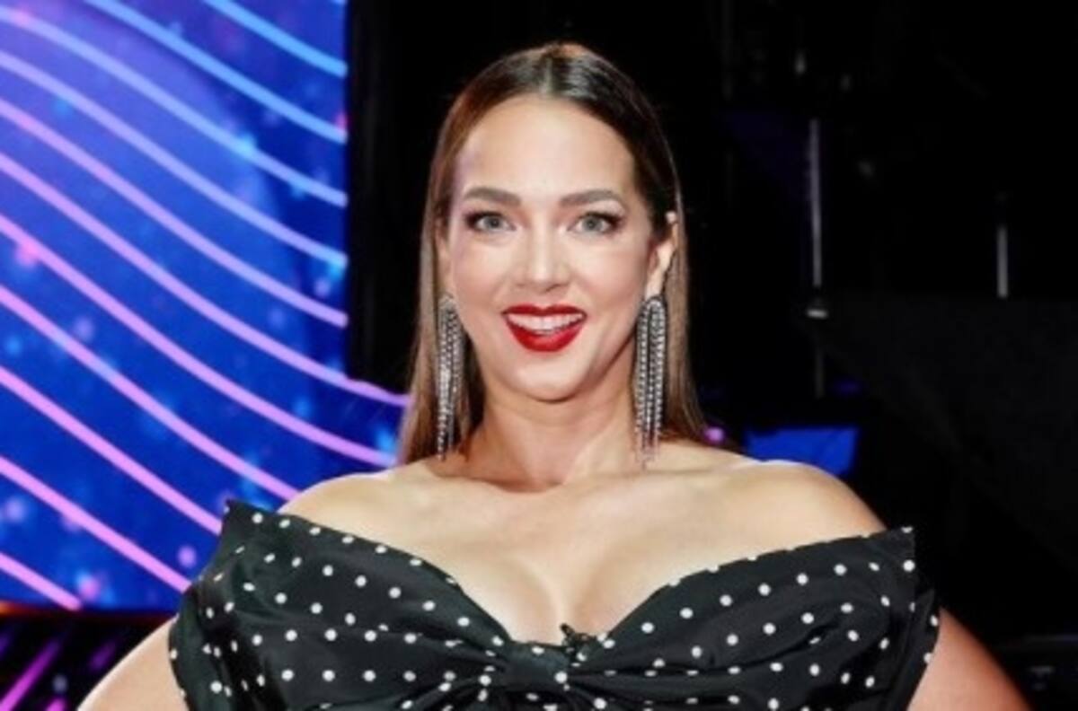 Adamari López honra a Puerto Rico con baile típico