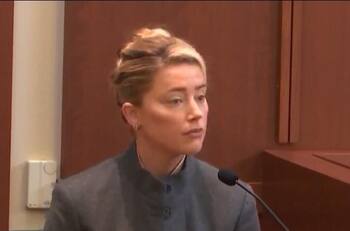 Amber Heard justifica los golpes que le propinó a Johnny Depp