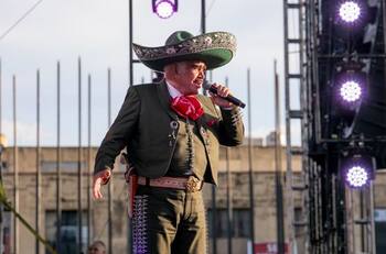 Una 'pesadilla' fue lo que vivió Vicente Fernández al estar hospitalizado, revela su hijo Gerardo