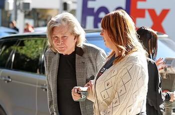 Ozzy Osbourne aparece con una desmejorada apariencia en Beverly Hills