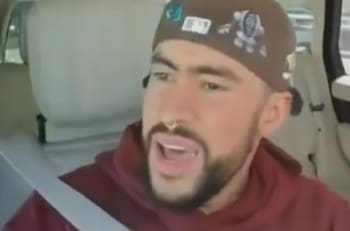 Bad Bunny asombra en karaoke junto a James Corden cantando temas de Harry Styles y Ariana Grande