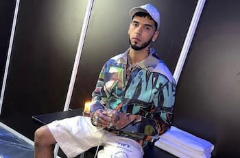Anuel AA preocupa a sus fans al aplazar sus conciertos por motivos personales