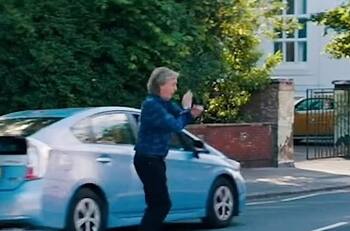 Paul McCartney escapa apenas de ser trágicamente arrollado por automóvil en plena sesión fotográfica