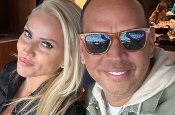 Novia de Alex Rodriguez publica fotos portentosas de su trabajada figura