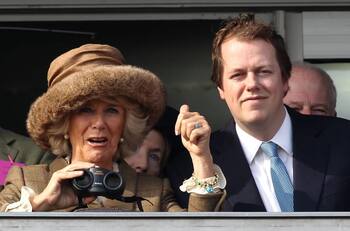 Hijo de la reina Camila defendió a su madre de las acusaciones del príncipe Harry