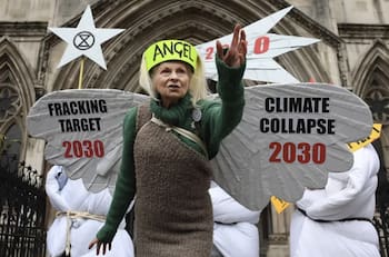 Quién es Vivienne Westwood y cómo revolucionó el mundo de la moda con punk