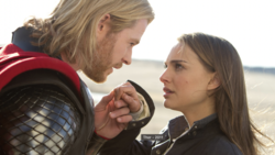 Natalie Portman revela el sacrificio que hizo Chris Hemsworth durante las escenas de besos