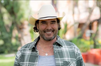 Eduardo Yáñez se estrenó como cantante y así fue su debut