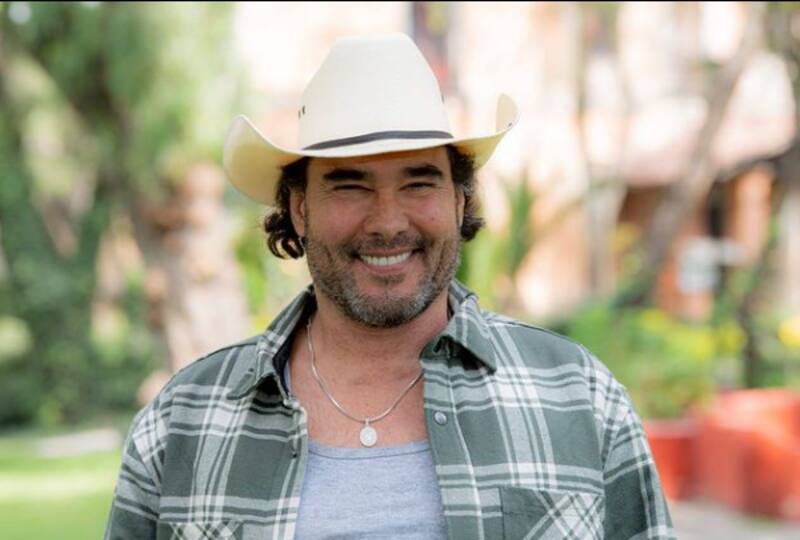 Eduardo Yáñez se estrenó como cantante - Créditos: TWITTER