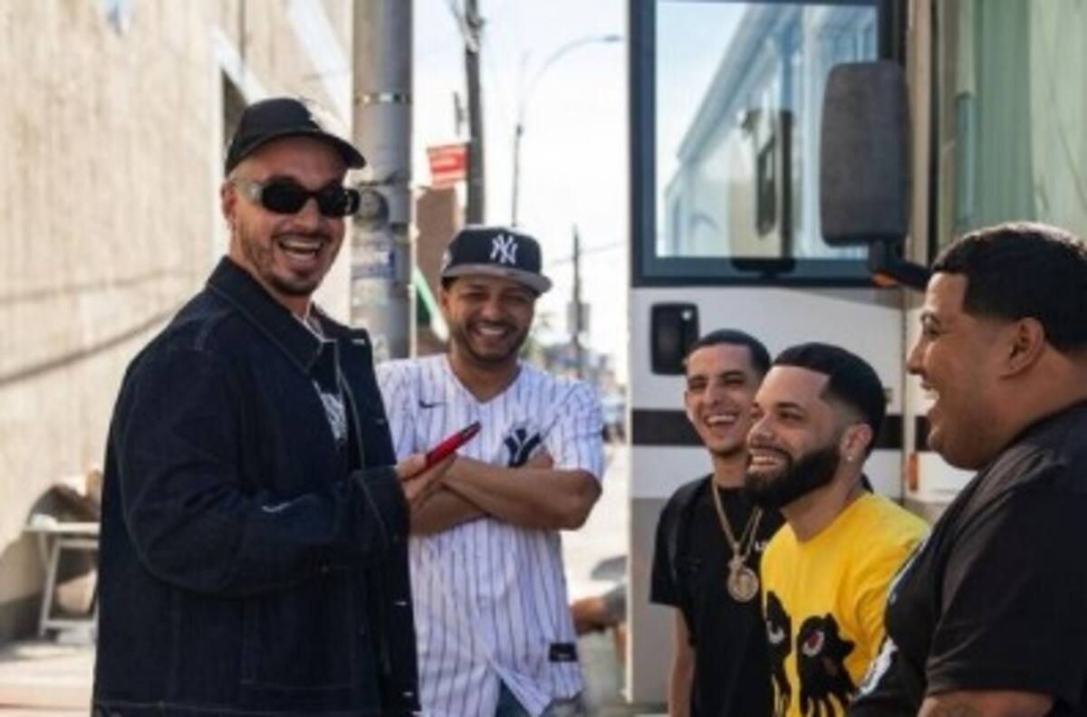 J Balvin llora la muerte de famoso productor en accidente aéreo