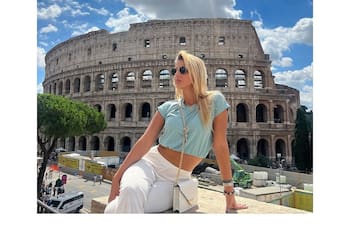 Michelle Renaud grita a los cuatro vientos que está enamorada pero oculta rostro del galán