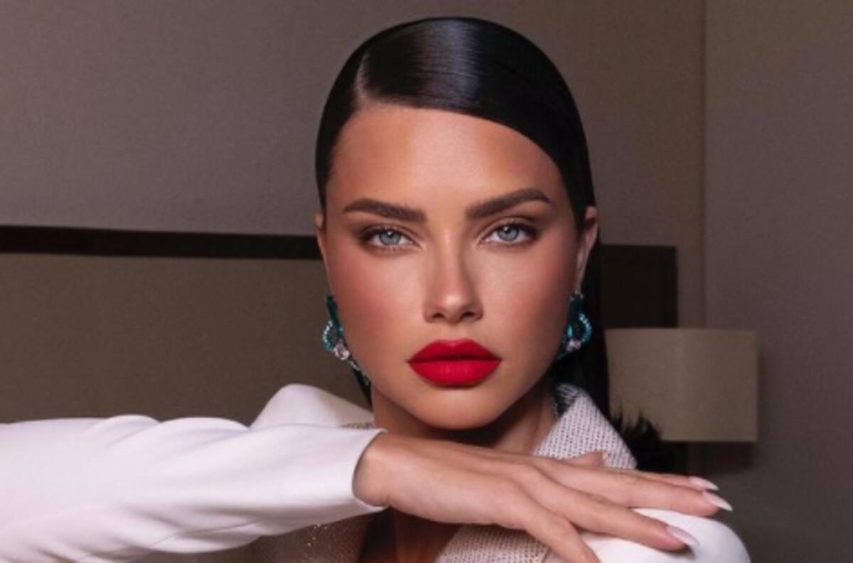 La singular forma en la cual Adriana Lima anunció su embarazo