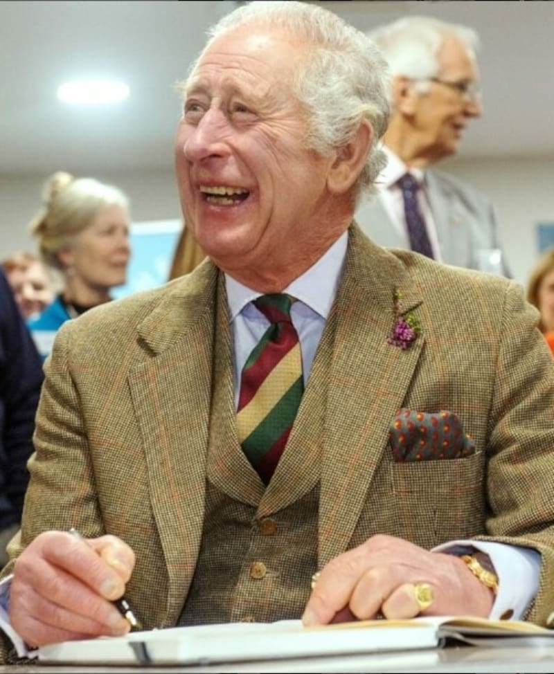 El rey Carlos III se coronará siendo el doble de rico que su madre la reina Isabel II - Créditos: Instagram