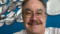 Pedro Sola llama "abuelitas" a Salma Hayek y Angelina Jolie; en redes lo destrozan