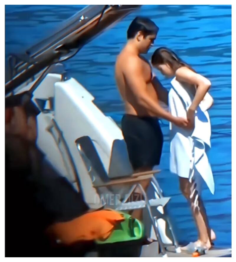 Mert Ramazan y Afra Saraçoğlu fueron sorprendidos juntos y, coincidentemente, elegidos el Mejor Actor y la Mejor Actriz en los Premios Dizilah Güzel, que se conocieron este sábado.