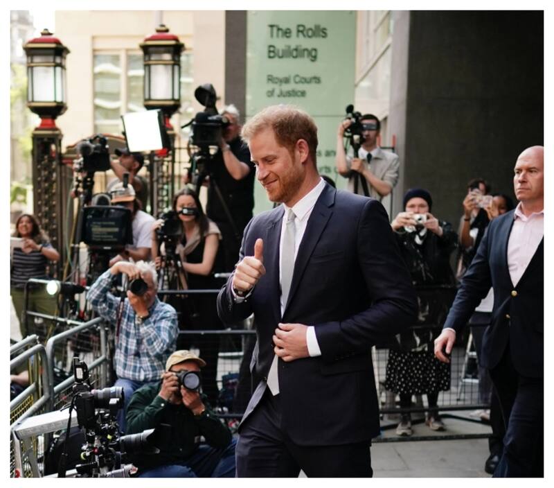 El Príncipe Harry está siendo acosado por la Fundación Heritage.