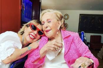 Silvia Pinal luce sus 91 años en la piscina, con traje de baño y junto a su hija Alejandra Guzmán