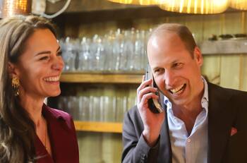 Kate Middleton conquistó en su regreso a sus deberes reales con un vestido merlot de 200 dólares