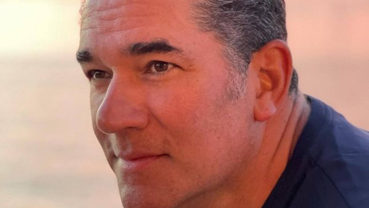 Eduardo Santamarina envía emotivo mensaje a sus hijastros y conmueve en redes