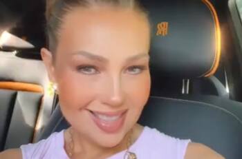 Aseguran que Thalía alista documental que incluye duetos con otros famosos