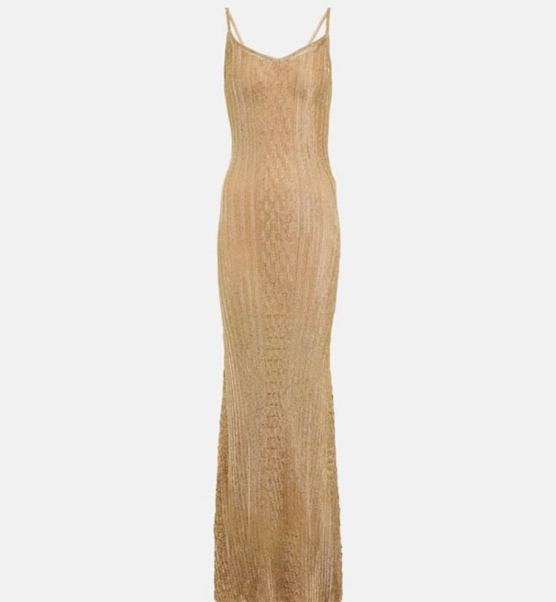 La joven lució este vestido en la boda de Marc Piqué, diseño de Victoria Beckham