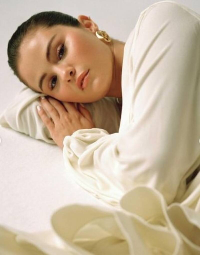 Selena Gomez destella con una imagen del pasado y noble dedicatoria a su amiga del alma La actriz, modleo y cantante está pensando en un cambio de look - Créditos: Instagram