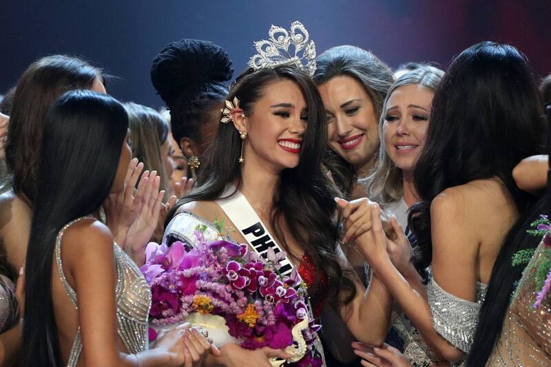 La modelo filipina-australiana recibió mensajes de antiguas reinas de belleza en su anuncio de compromiso - Créditos: Twiter