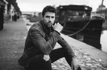 No hay triángulo amoroso; Matías Novoa desmiente romance con Michelle Renaud