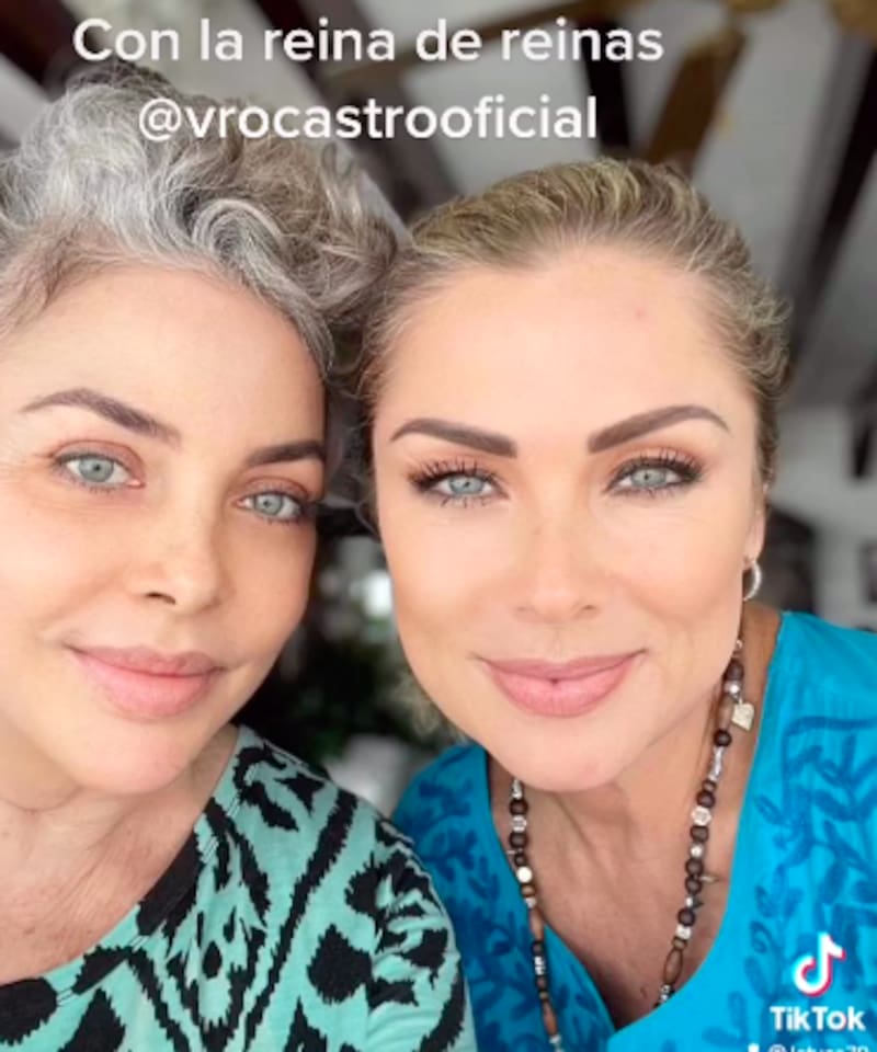 Verónica y Leticia posan para TikTok - Créditos: TikTok