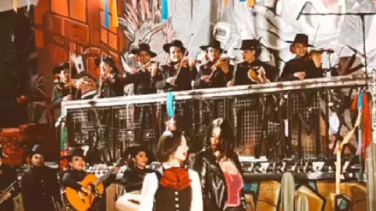 Ángela Aguilar y Yuridia son captadas grabando su colaboración