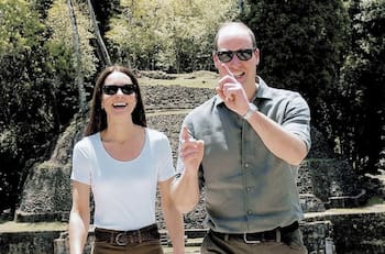 Kate Middleton cambió el look de exploradora por un elegante vestido de The Vampire's Wife