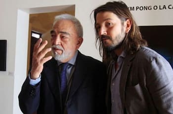 Muere el escenógrafo Alejandro Luna, padre de Diego Luna; tenía 83 años