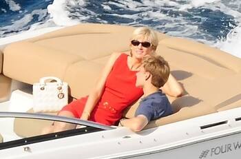 Actriz de 'The Crown' vuelve a impactar con su gran parecido a Lady Di