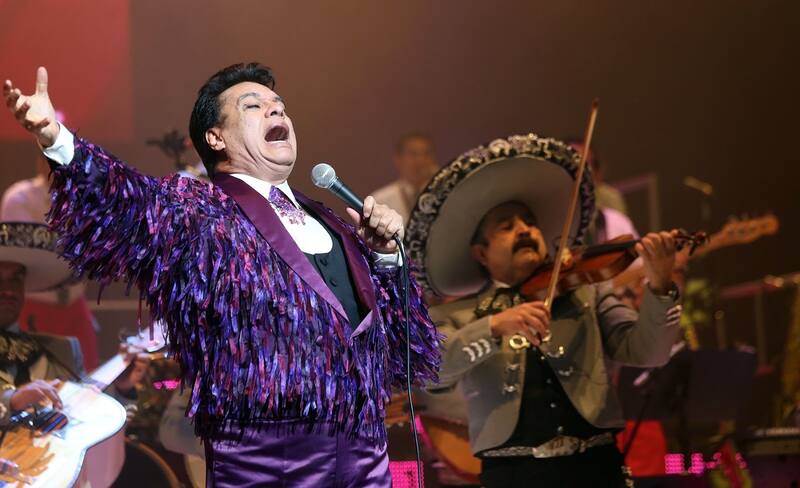 Juan Gabriel fue acusado de robo de joyas.