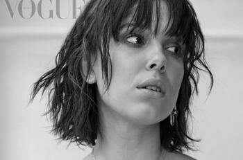 Los arriesgados looks de Millie Bobby Brown con los que posa para una revista internacional