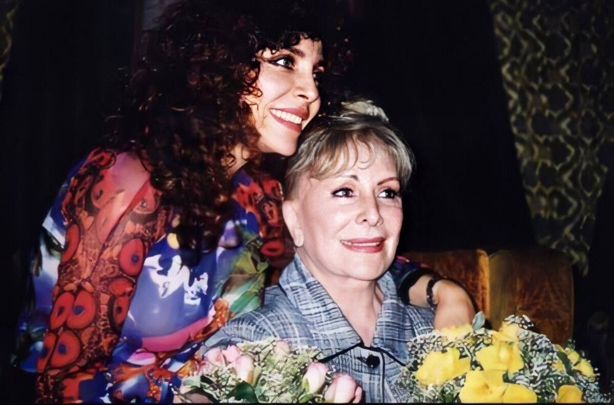 Verónica Castro muestra sus sentimientos a dos años de la partida de su mamá