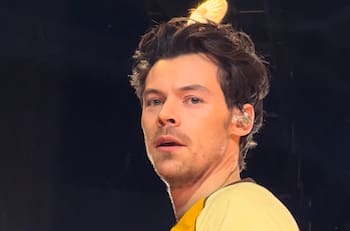 Harry Styles sufre bochorno en pleno concierto por culpa de sus pantalones ajustados
