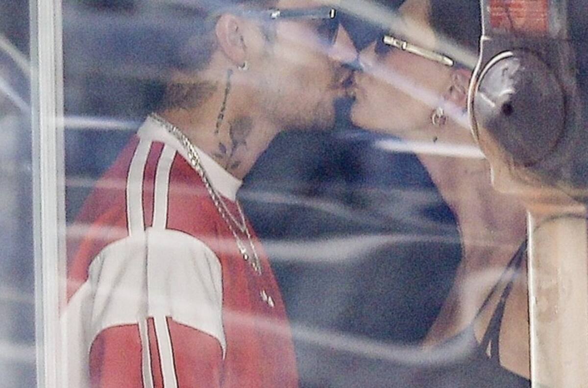 Justin y Hailey Bieber tienen un tierno momento en medio de los problemas de salud del cantante