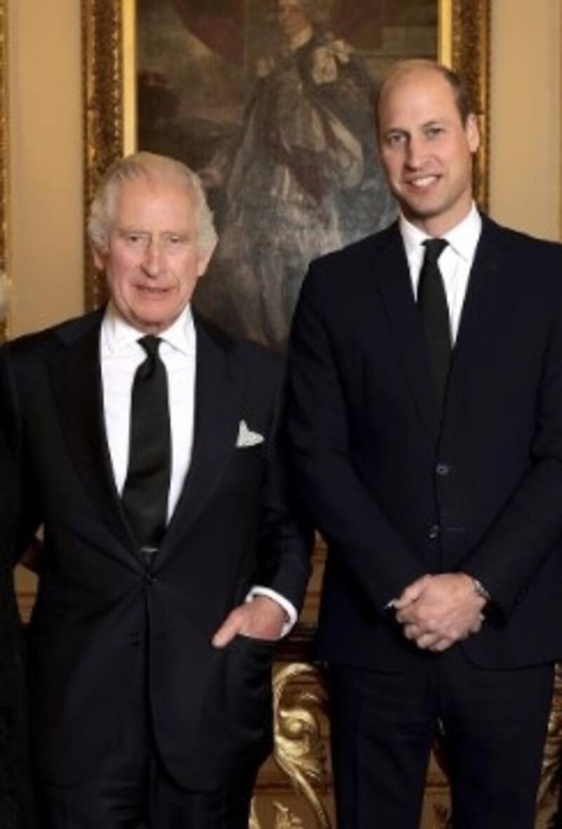 Retrato de Carlos III con William tiene sobrecogedora aparición de tercer príncipe de Gales Padre e hijo: los une haber sido y ser príncipes de Gales. - Créditos: Instagram