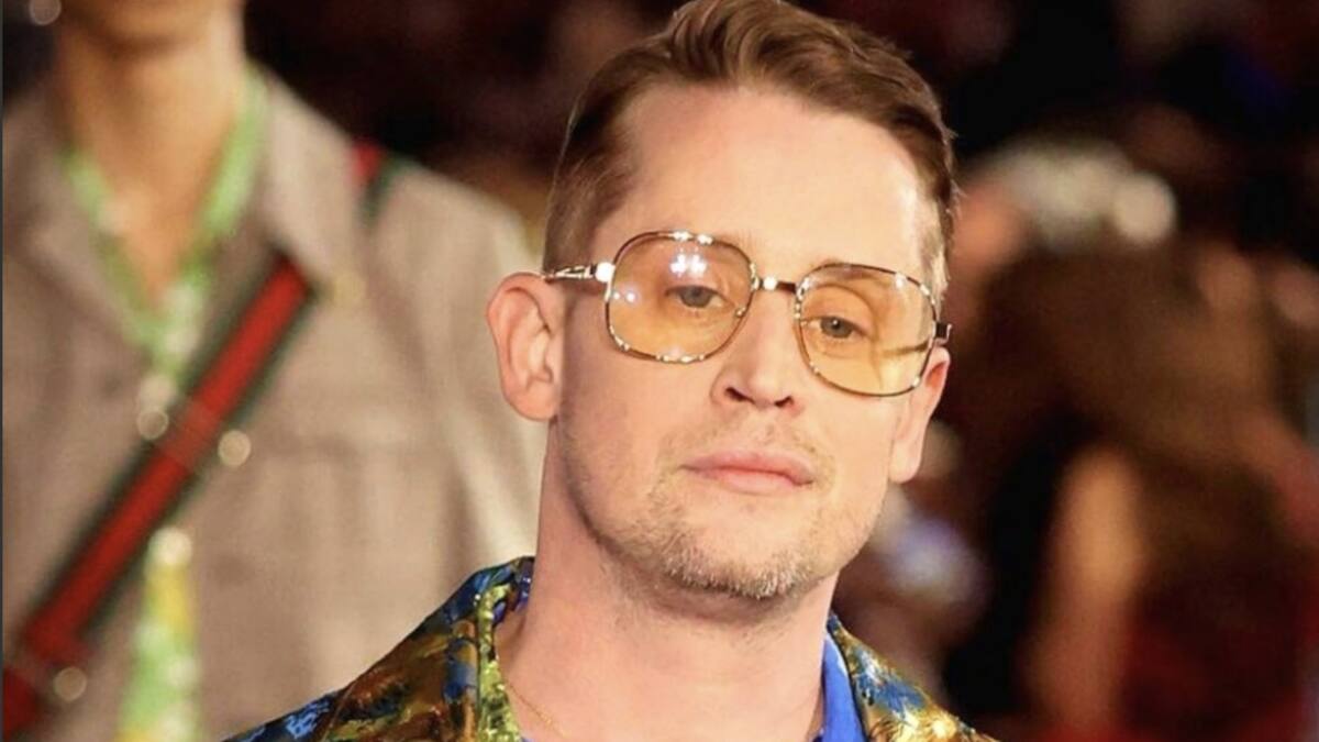Macaulay Culkin reaparece como modelo en pasarela de Gucci
