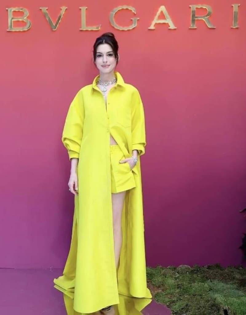 Anne Hathaway impresiona por su look para evento de Bvlgari - Créditos: Instagran